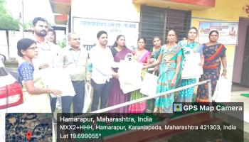 माननीय मुख्य कार्यकारी अधिकारी भानुदास पालवे साहेब यांच्या हस्ते कापडी पिशव्यांचे वाटप करण्यात आले 