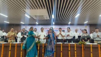 माननिय पालकमंत्री गणेश नाईक साहेब यांच्या हस्ते, आर आर आबा पाटील स्मार्ट ग्राम योजना सन २०२३-२०२४  पुरस्कार देण्यात आला